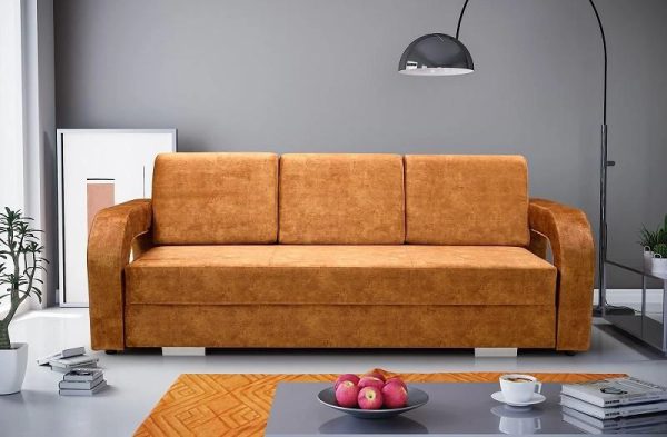 Musztardowa kanapa z bardzo dużą powierzchnią spania