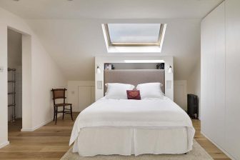 Sypialnia na poddaszu - jak ją urządzić? Propozycje na 20 najpiękniejsze łóżka do sypialni, które Cię zachwycą. 12