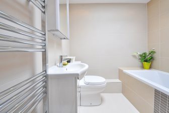 Aranżacja małej łazienki - 3 rady, o których musisz pamiętać 16