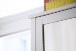 OTTON - wąska biała szafa z lustrem drzwi pojedyncze styl klasyczny 20