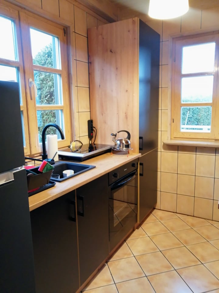 Kuchnie bez górnych szafek – otwórz przestrzeń w kuchni w 5 krokach. 19
