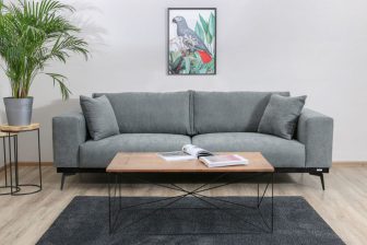 Szara sofa do salonu