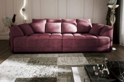 Wielka sofa w salonie