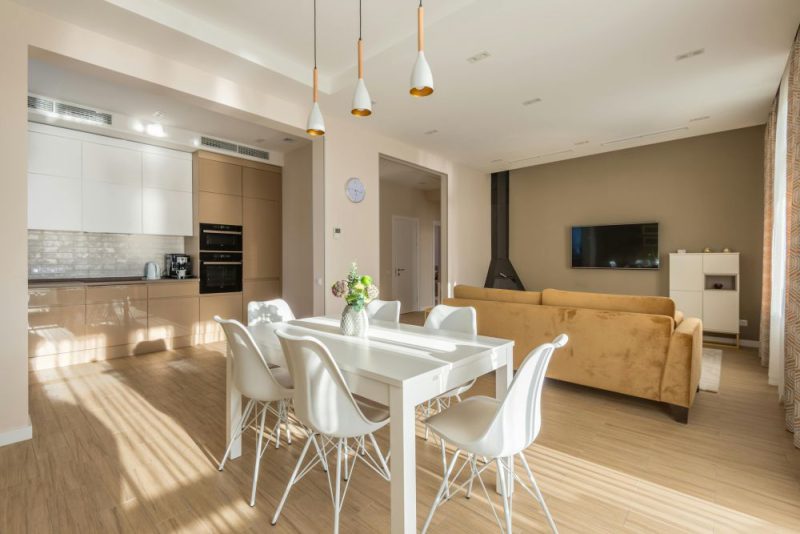 Jak stworzyć funkcjonalne i stylowe wnętrze z ładną kuchnią? 🥘 25 Ładna kuchnia z salonem