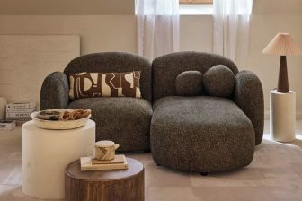 Fajna sofka do małego salonu