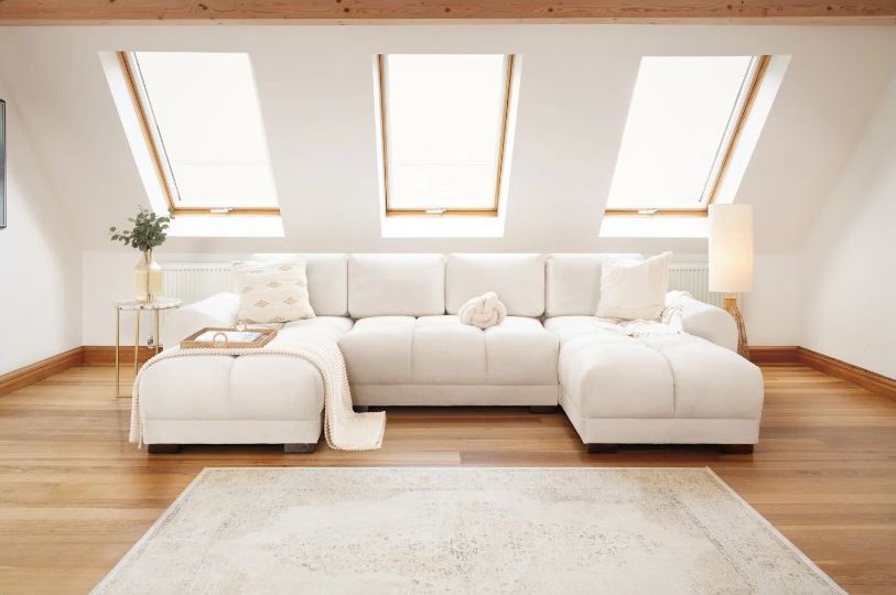Masywna sofa narożna w kształcie litery U