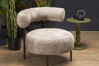 Modny ekstrawagancki fotel do pięknego salonu