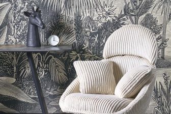 Sztruksowy fotel z funkcją obracania z miękkimi poduszkamii