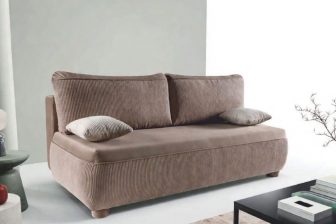 Bardzo wygodna sofa z dużymi poduchami z funkcją spania codziennego