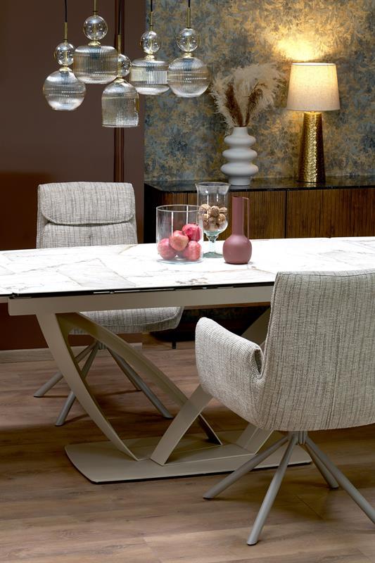 Wspaniały stół do salonu