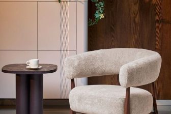 Bardzo miękki i wygodny fotel vintage do salonu i do wypoczynku