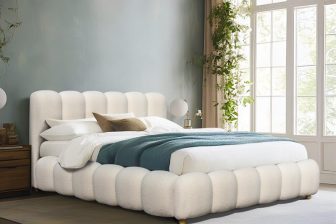 Białe łóżko tapicerowane z pojemnikiem BRISA 160x200 7 Białe łóżko do sypialni z podnoszonym materacem