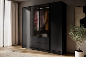 Czarna garderoba ze drzwiami ze szkła