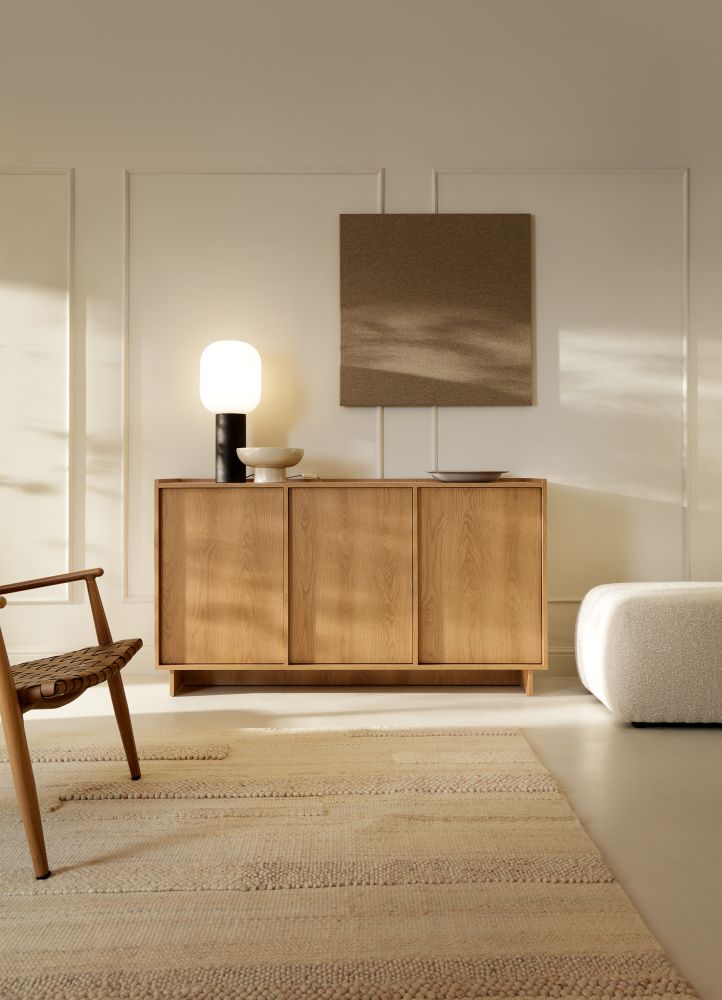 Drewniana komoda bez uchwytów