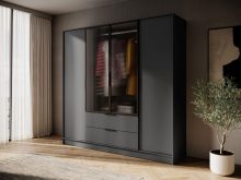 Modna pojemna szafa z ryflowanym szkłem