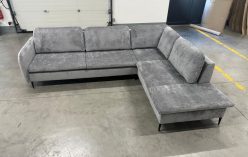 Narożnik loft do wypoczynku na wysokich nogach z dużymi poduchami HOVER 7